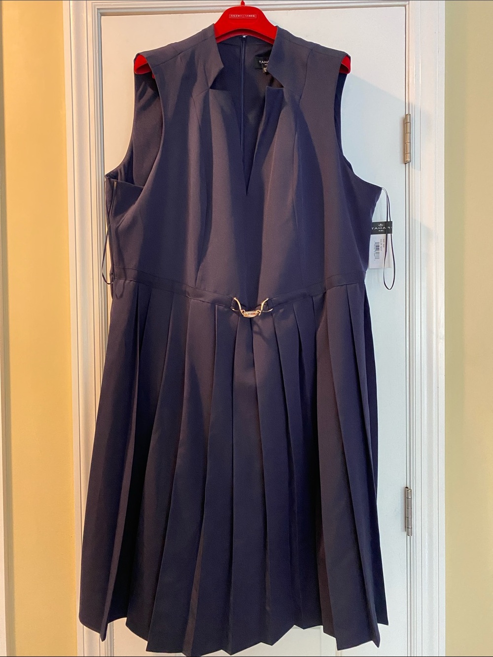 Tahari Navy Cut Out Detail Neckline Gold Waist Closure Lined Dress NWT